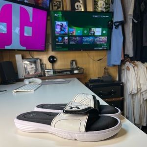 Under Armour white Sandals 4D Foam Women’s Size 6